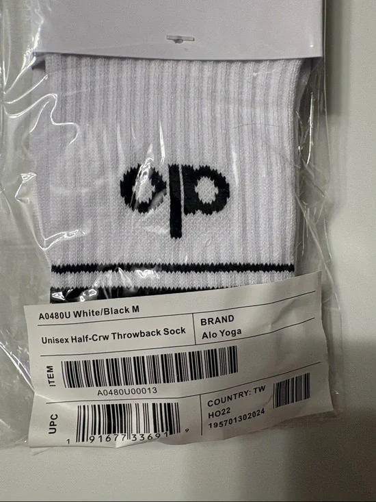 ALO Yoga Unisex Half-Crew Socks - Picture 2 of 4